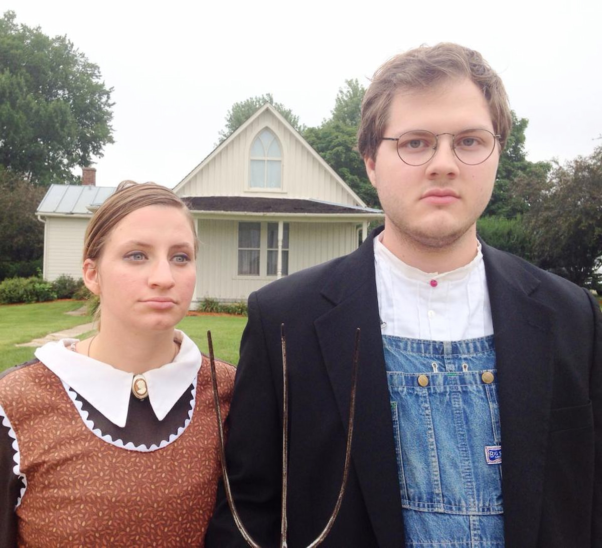 Couple standing in front of the American Gothic house in Eldon, Iowa