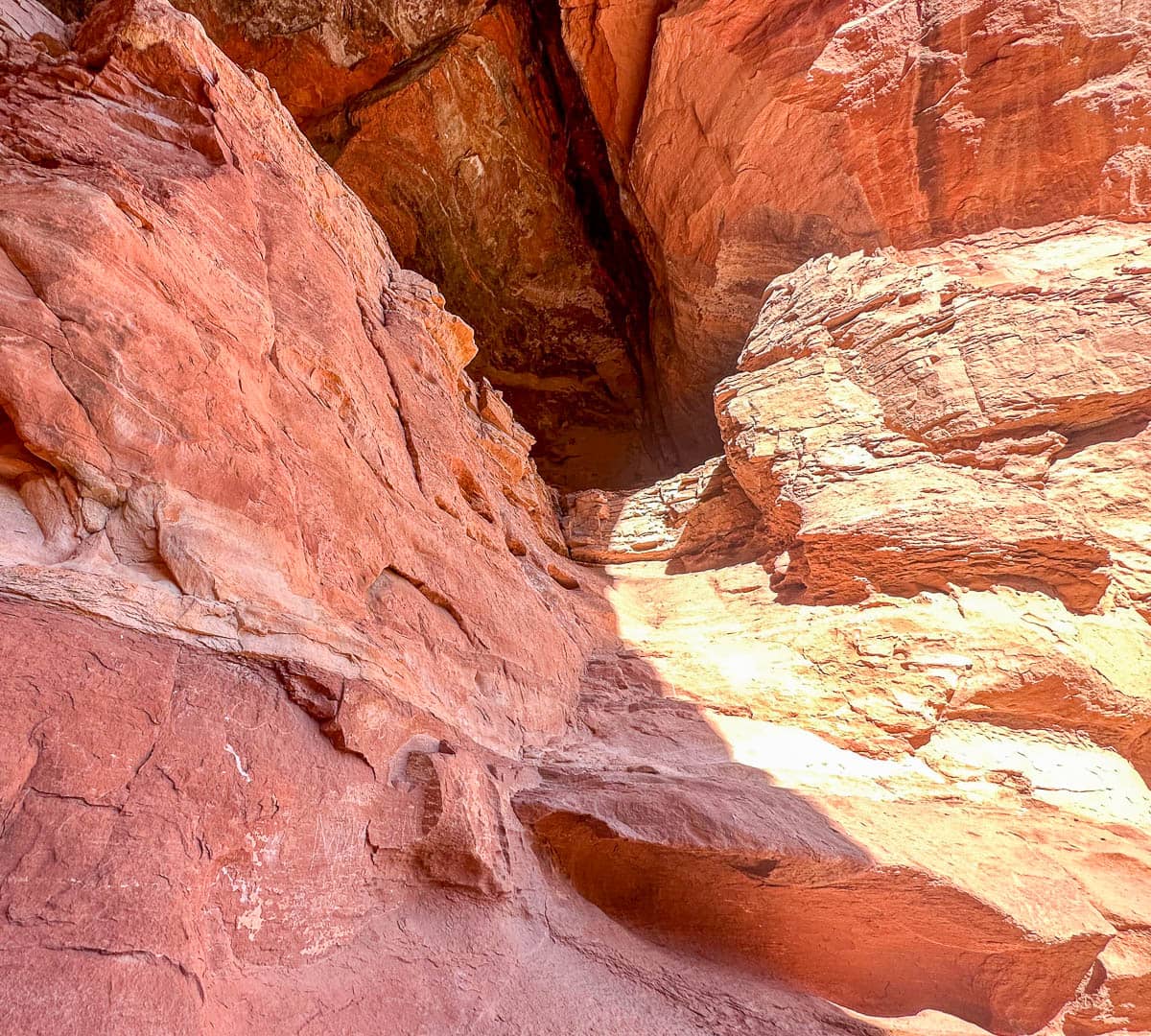 Rocky ledge leading to the top of the Keyhole Cave in Sedona, Arizona