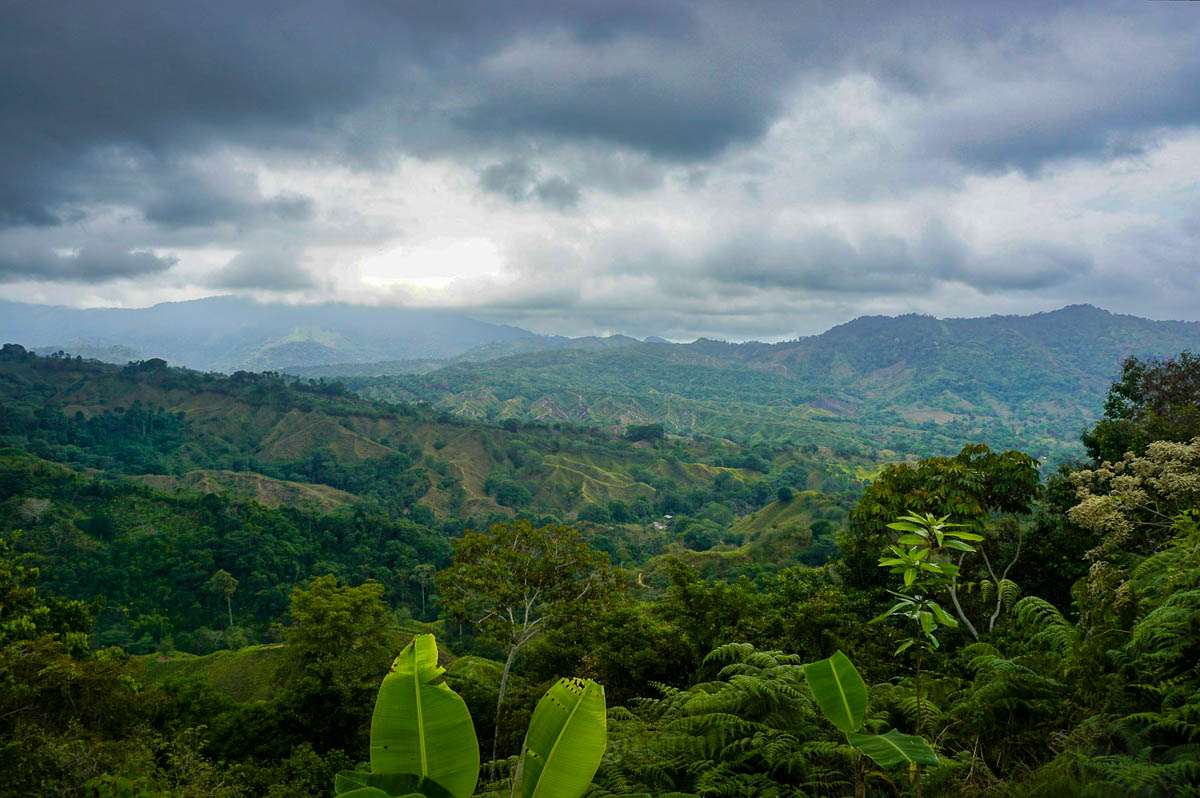 Rolling hills amongst the Sierra Nevada mountains in Minca, Colombia